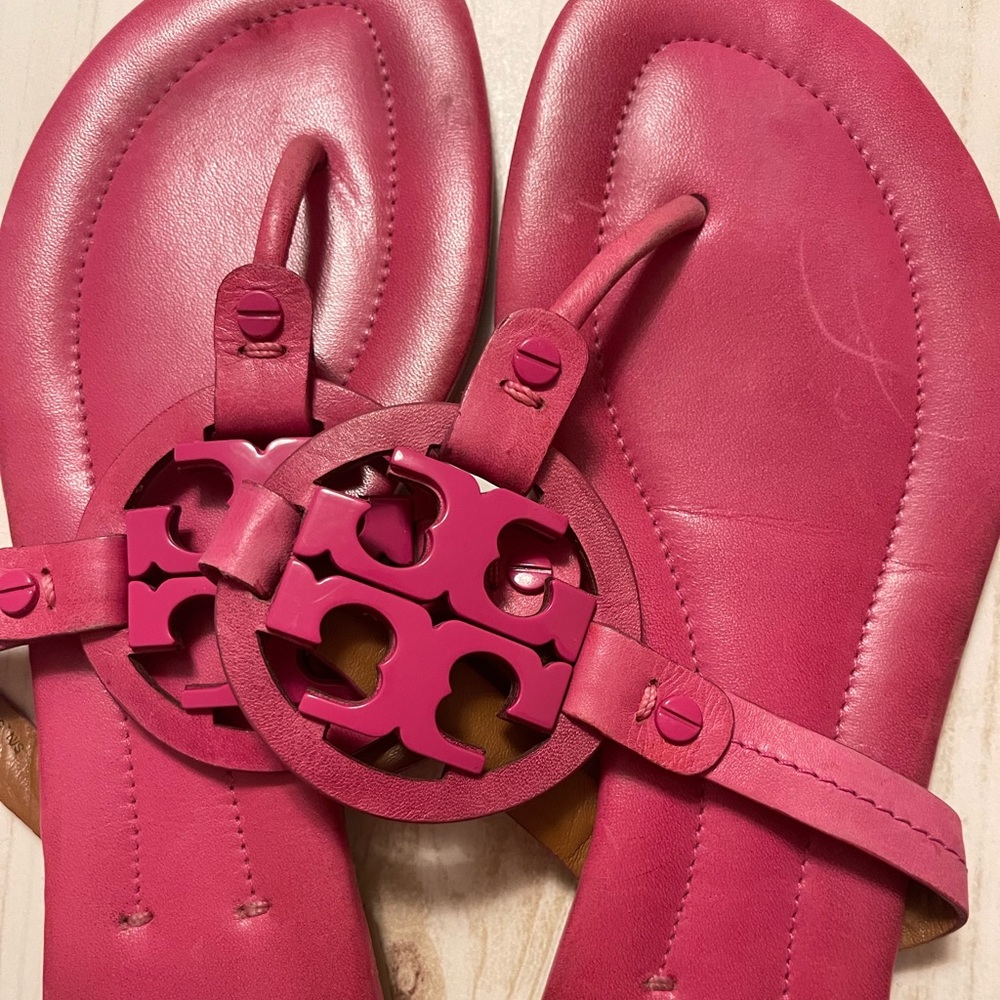 Tory Burch dark pink miller flip flop sandal size 10